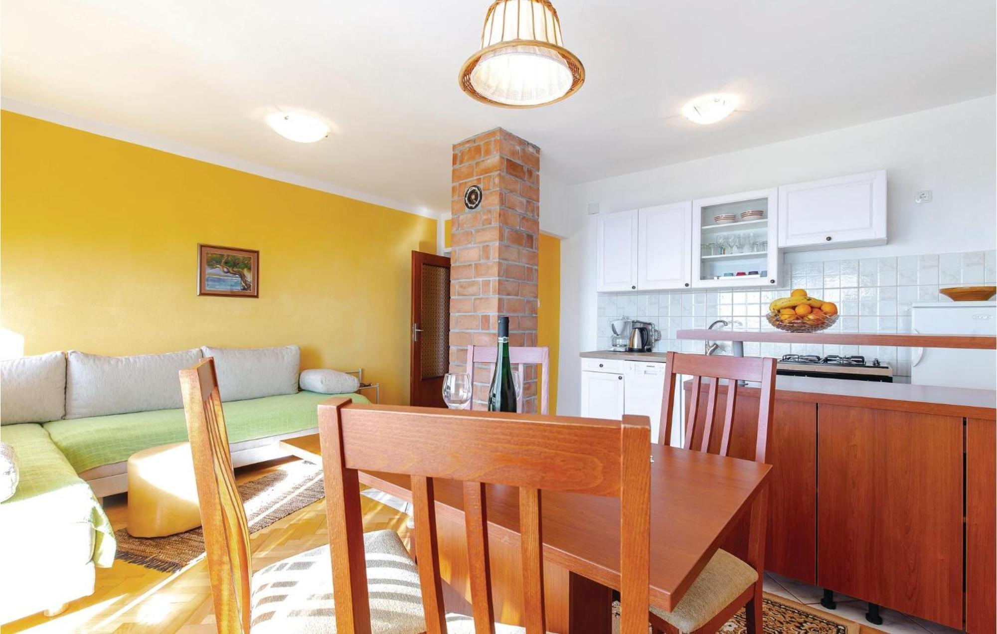 Stunning Apartment In Novi Vinodolski With Wifi Exterior foto
