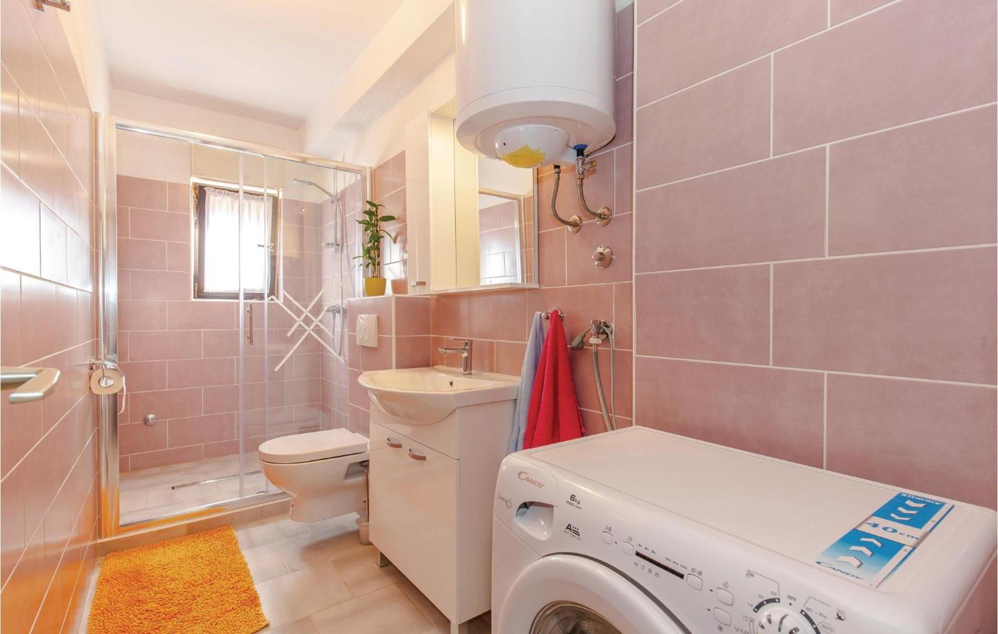 Stunning Apartment In Novi Vinodolski With Wifi Exterior foto